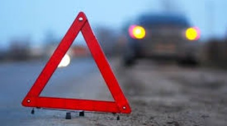 В Баку столкнулись два автомобиля, есть пострадавшая
