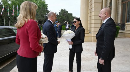 Prezidentlə xanımı Radev ailəsini belə qarşıladı