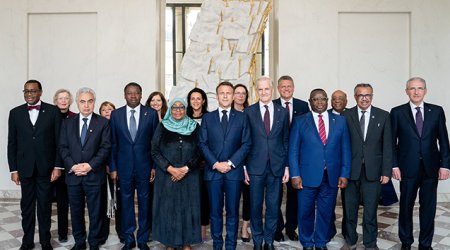 Emmanuel Makron Muxtar Babayevlə görüşüb