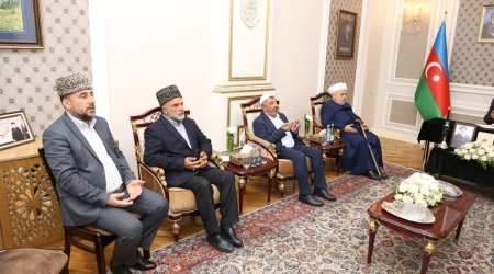 Allahşükür Paşazadə İranın Azərbaycandakı səfirliyində olub