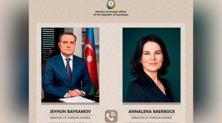 Ceyhun Bayramovla Berbok arasında telefon danışığı olub