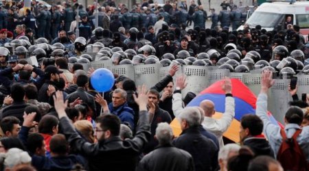 İrəvandakı aksiyada saxlanılanların sayı 100-ə yaxınlaşır - Video - Yenilənib