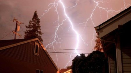 Balakəndə evə ildırım düşüb