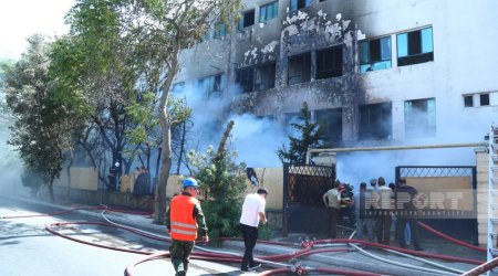В Баку у родильного дома начался пожар