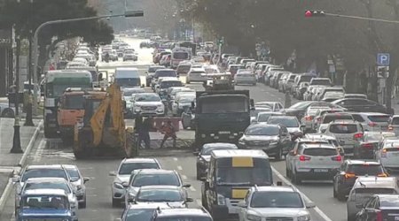 Bu küçələrdə nəqliyyatın hərəkəti məhdudlaşdırılır