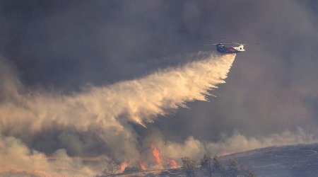 ВС Турции тушат лесной пожар в Измире