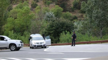 İsrailin Belqraddakı səfirliyinə hücum olub,mühafizə polisi yaralanıb