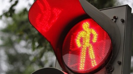 В Баку автомобиль сбил 41-летнего пешехода