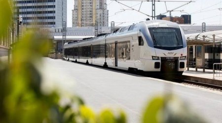 Bakıya yeni elektrik qatarı gətirilib