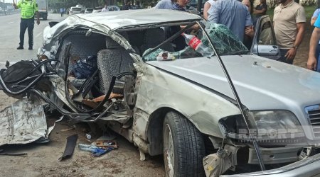 На дороге Баку-Сумгайыт автомобиль врезался в дерево