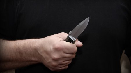 В Баку 52-летнему мужчине нанесли ножевое ранение