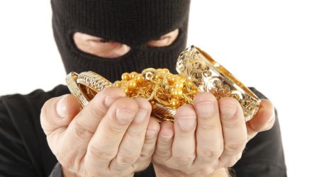 В Баку из дома украдены ювелирные украшения на 15 тыс. манатов
