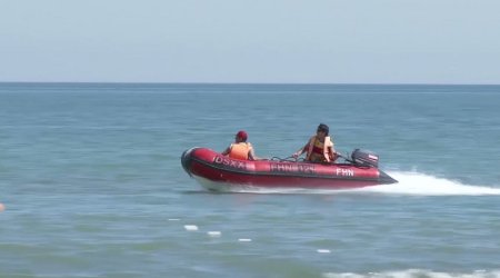 Сотрудники МЧС спасли мужчину, которого унесло на катере в открытое море