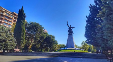 В Баку ребенка ударило током в парке