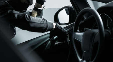 Bakıda xarici vətəndaşın avtomobilindən 100 min manat oğurlanıb