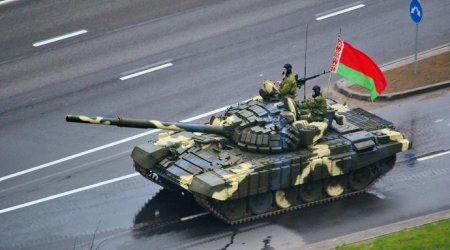 Belarus ordusu tankları Ukrayna sərhədinə yığır