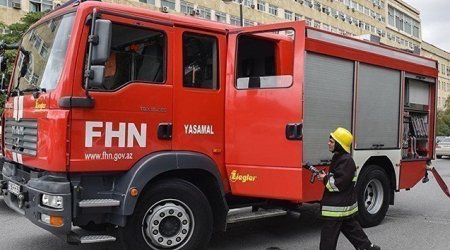 При пожаре в жилом здании в Баку скончался один человек