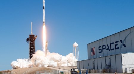 “SpaceX” yeni internet-peyklər qrupunu orbitə çıxarıb