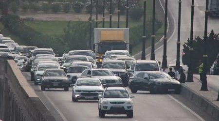 В Баку на ряде улиц и проспектов наблюдаются заторы