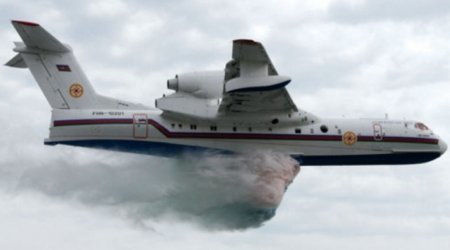 Азербайджанский самолет-амфибия продолжает тушить лесные пожары в Турции