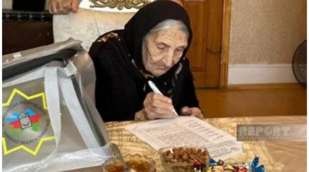 В Сумгайыте проголосовала 101-летняя избирательница