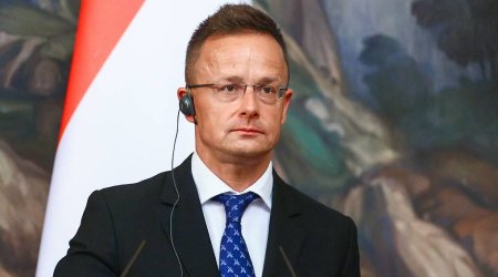 Hungarian FM arrives in Yerevan