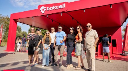 Представители СМИ посетили стенд “Formula 1” компании “Bakcell” - Фотографии