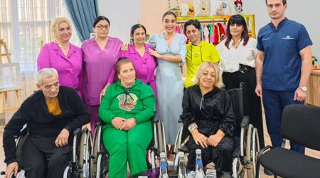 Leyla Əliyeva psixonevroloji mərkəzin sakinləri ilə görüşüb