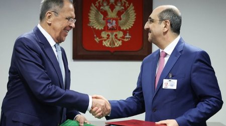 Lavrov suriyalı həmkarı ilə regiondakı vəziyyəti müzakirə edib