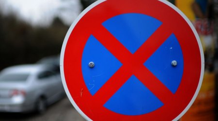 В Баку на некоторых территориях запрещено парковать автомобили
