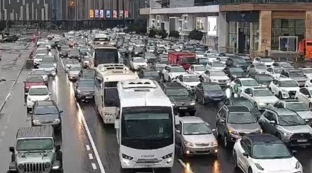 В Баку на ряде улиц и проспектов наблюдаются пробки