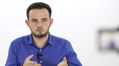 Azadlıq radiosunun prezidenti iqtisadçı jurnalisti azad etməyə çağırıb