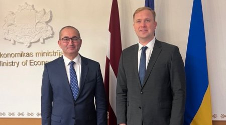 Azerbaijani envoy mulls Baku-Riga economic co-op with Latvian minister