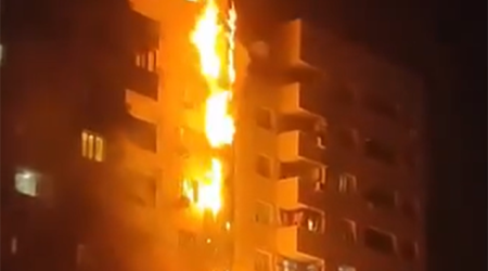 В Хырдалане в жилом здании начался сильный пожар