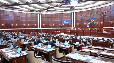 Началось очередное пленарное заседание Милли Меджлиса