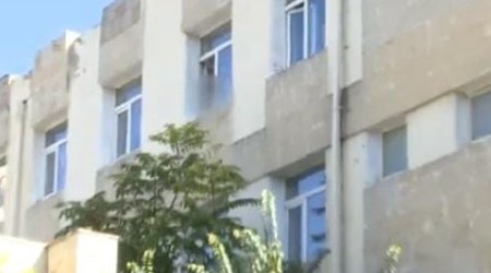 Ученики столичной школы пытались выбросить одноклассника из окна?