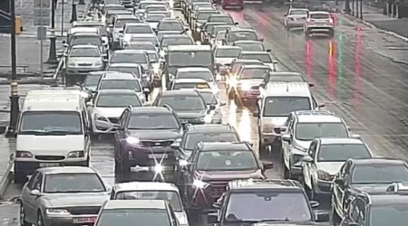 В Баку на большинстве основных улиц и проспектов наблюдаются пробки