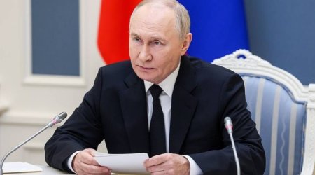 Putin Müdafiə Nazirliyinin rəhbərliyi ilə müşavirə keçirib