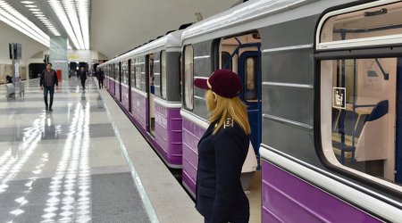 На станции метро «Нариман Нариманов» пассажиров высадили из поезда