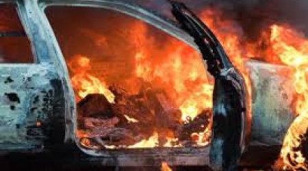 В Баку сгорел автомобиль: подробности происшествия