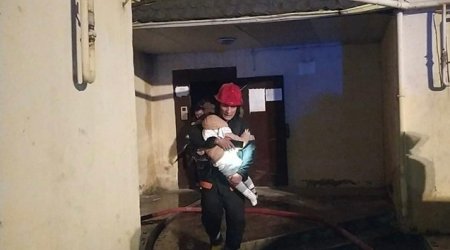 В Хырдалане произошел пожар в жилом доме, 23 человека эвакуированы