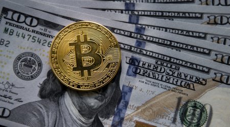 Курс биткойна впервые в истории превысил 100 тыс. долларов