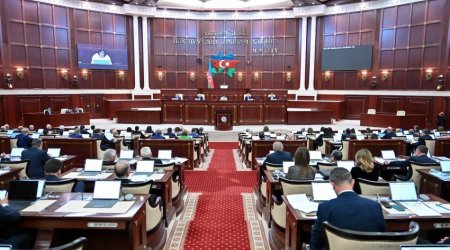 Началось пленарное заседание Милли Меджлиса