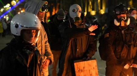 Парламент Грузии запретил носить маски на митингах