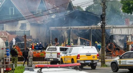 В жилом квартале в Бразилии упал самолет, погибли не менее 10 человек