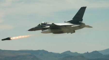 İsrail Suriyanın tank bazasına zərbələr endirib