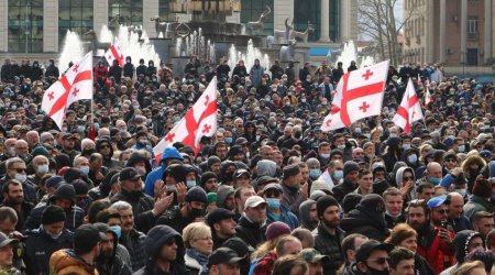 Gürcüstan hökumət əleyhinə nümayişlərdə iştirak etmiş 25 əcnəbini deportasiya edib
