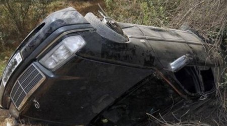 В Гёранбое перевернулся автомобиль, пострадали пять человек