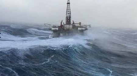 Высота волны в Каспийском море достигла 2,5 метра