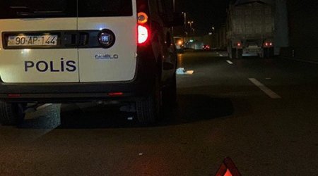В Баку автомобиль насмерть сбил неизвестного мужчину